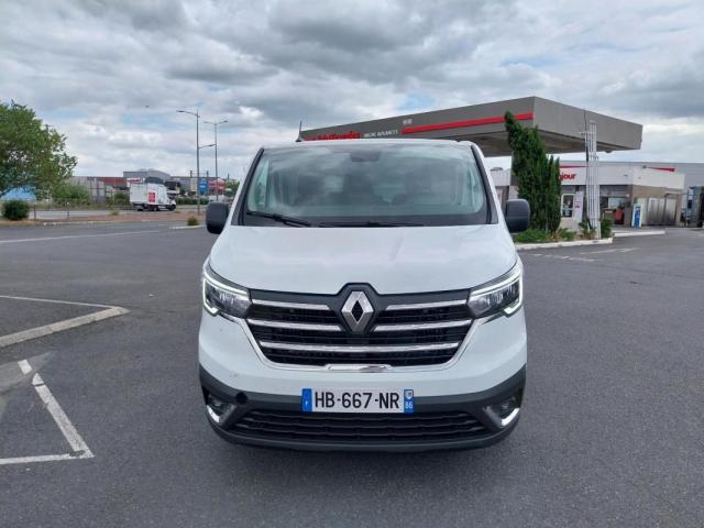 Renault Trafic image 2