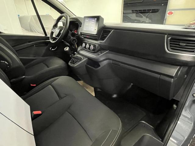 Renault Trafic image 9
