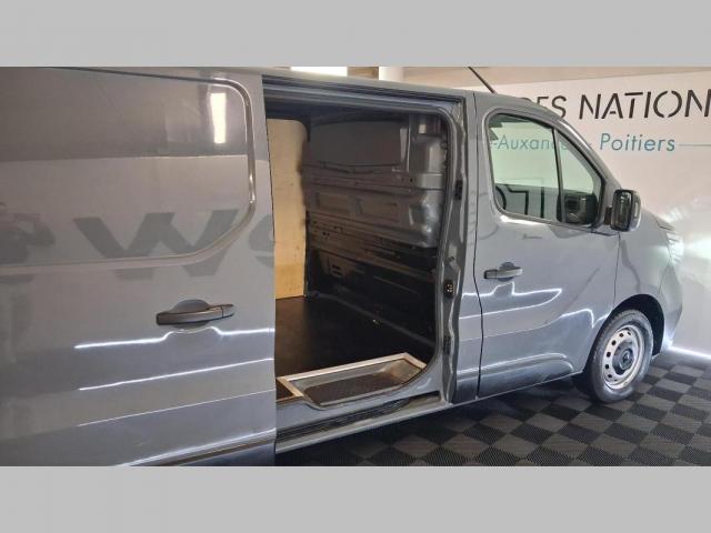 Renault Trafic image 8