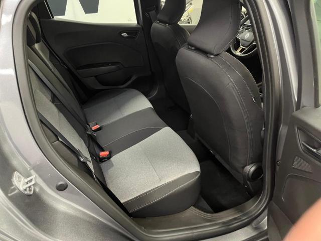 Renault Clio image 9