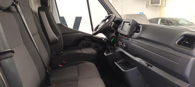 Renault Master image 2