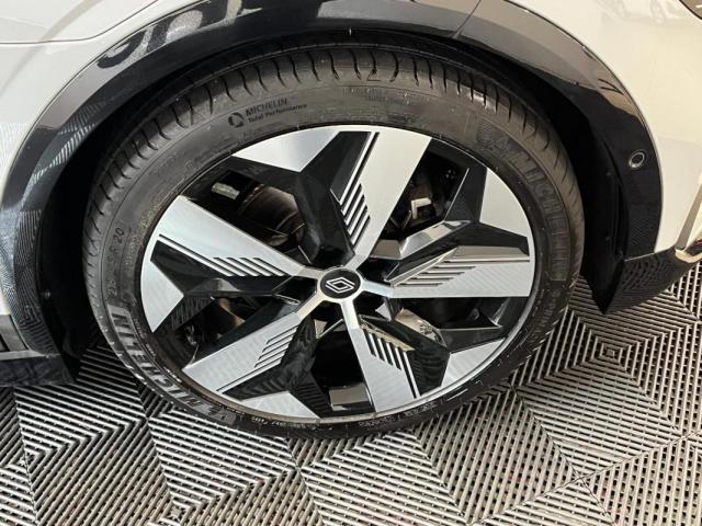 Renault Mégane E-Tech image 2