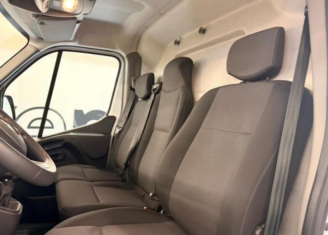 Renault Master image 2