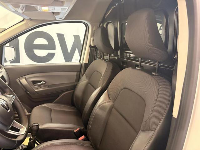 Renault Express Van image 4