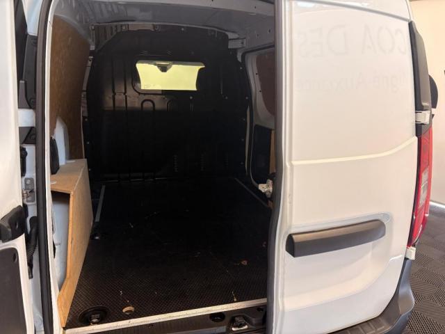 Renault Express Van image 2