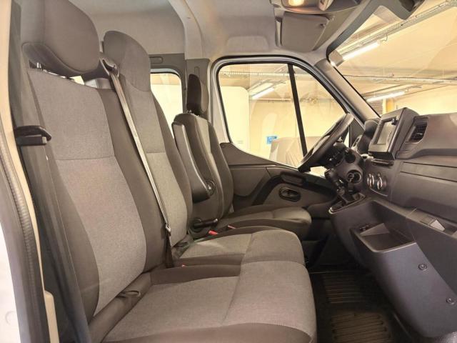 Renault Master image 2
