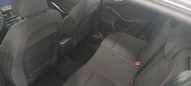 Ford Focus image 9