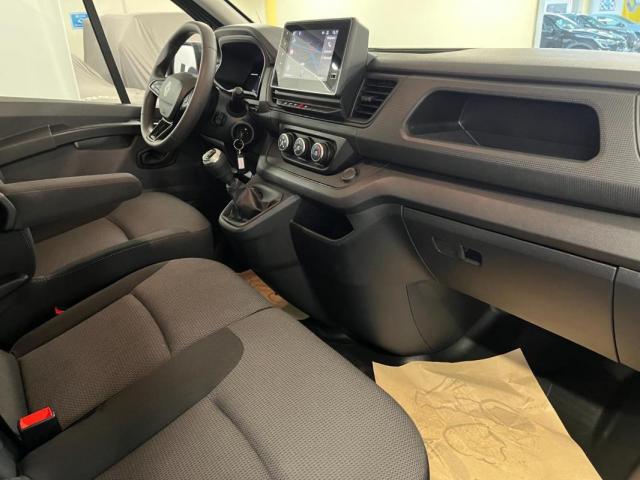 Renault Trafic image 2