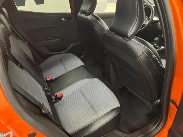 Renault Clio image 2