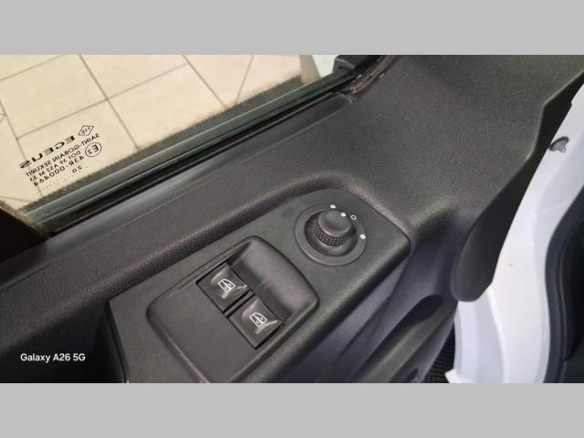 Renault Trafic image 2