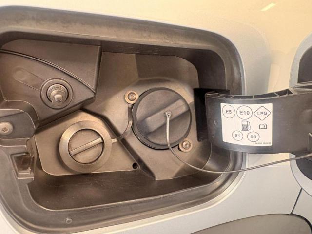 Renault Captur image 2