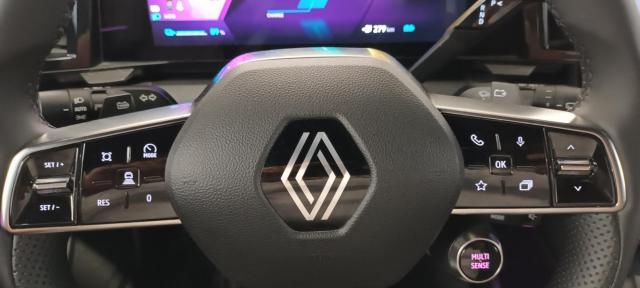 Renault Mégane E-Tech image 9