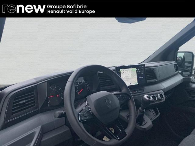 Renault Master image 2