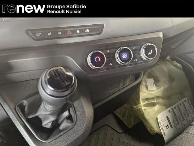 Nissan Interstar image 8