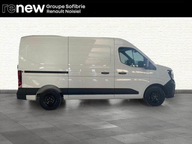 Nissan Interstar image 2