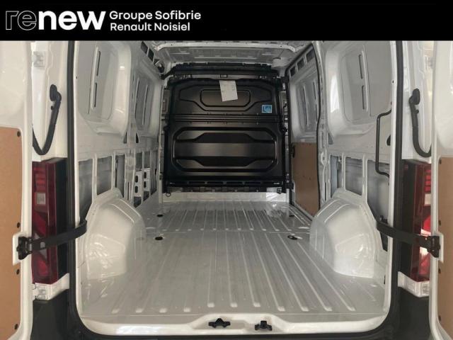 Nissan Interstar image 2