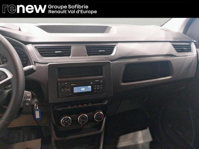Renault Express Van image 4