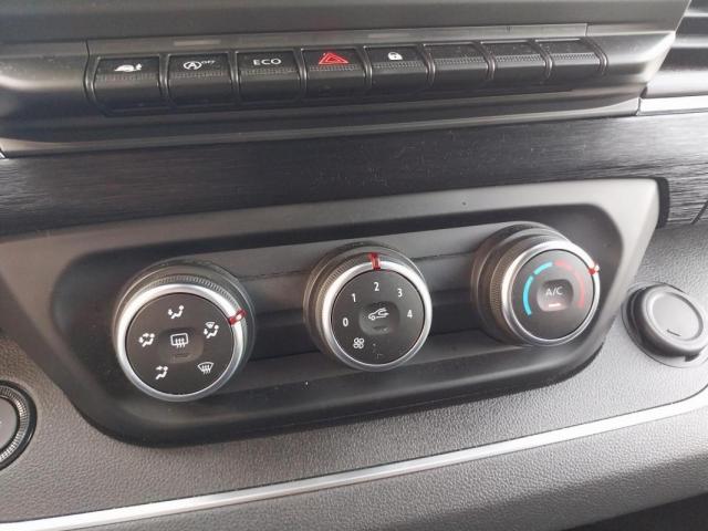 Renault Trafic image 2