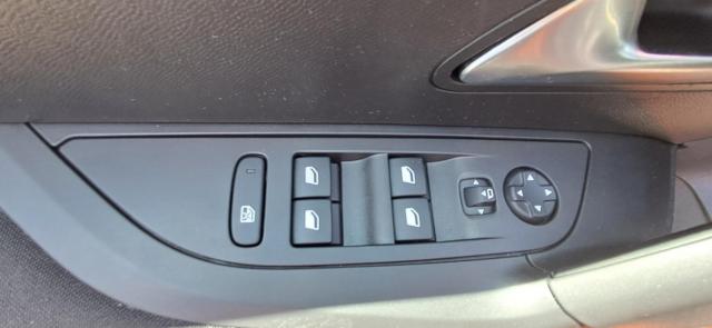 Peugeot 2008 image 6