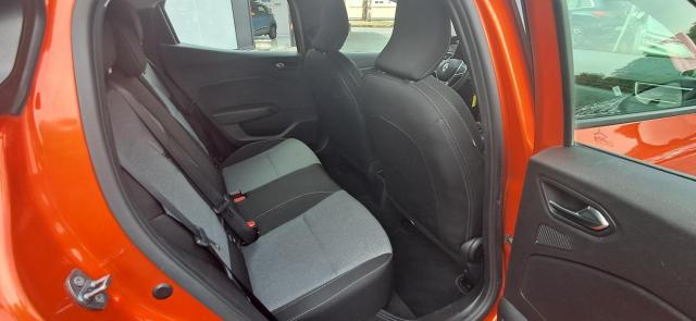 Renault Clio image 2