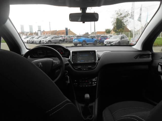 Peugeot 208 image 9