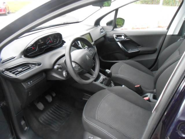 Peugeot 208 image 2