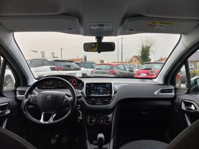 Peugeot 208 image 3