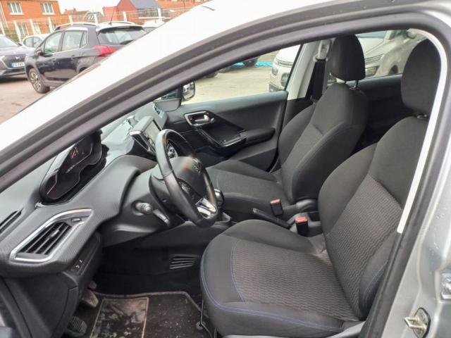 Peugeot 208 image 9