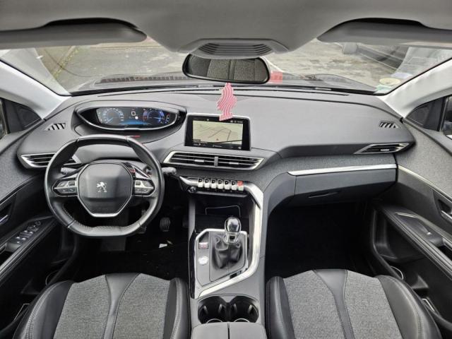 Peugeot 5008 image 1