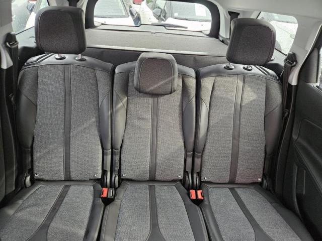 Peugeot 5008 image 3
