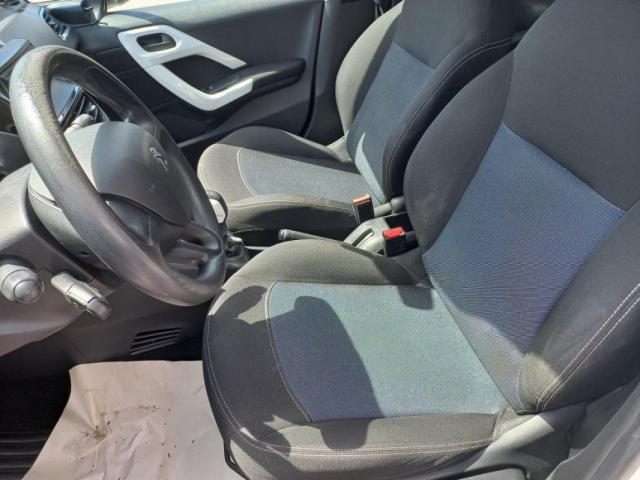 Peugeot 208 image 6