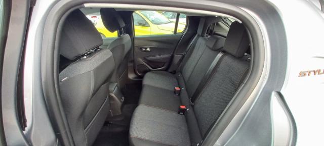 Peugeot E-208 image 7