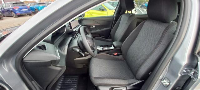 Peugeot E-208 image 9