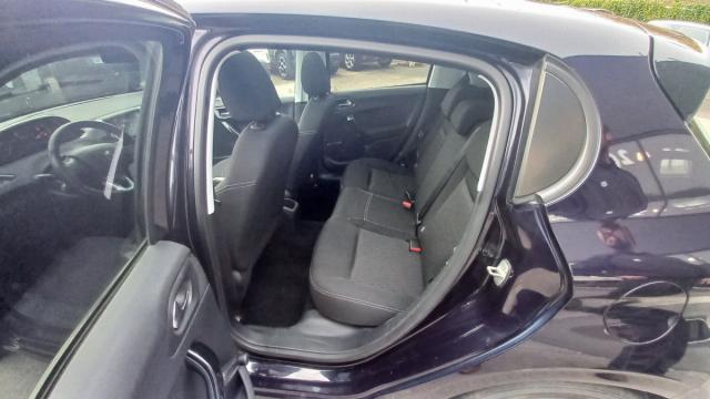 Peugeot 208 image 6
