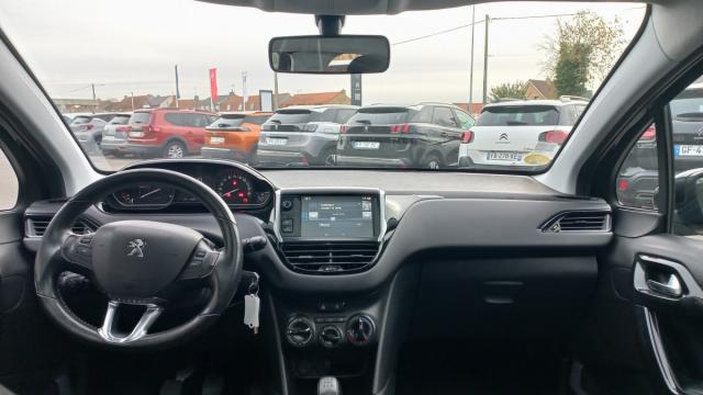 Peugeot 208 image 1