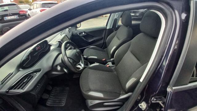 Peugeot 208 image 8