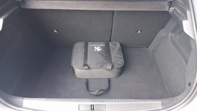 Peugeot E-208 image 6