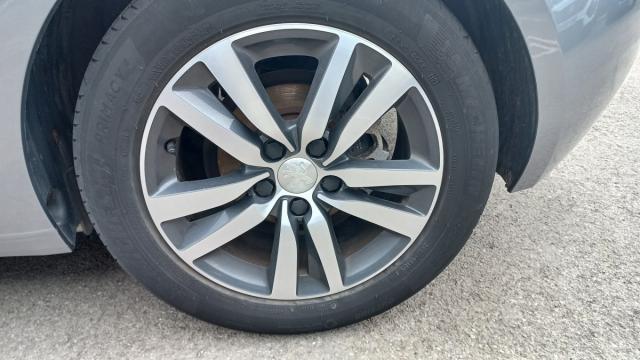 Peugeot 308 image 8