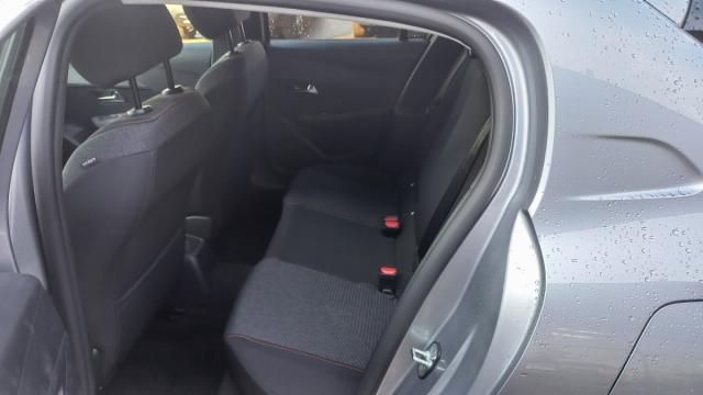 Peugeot 208 image 7