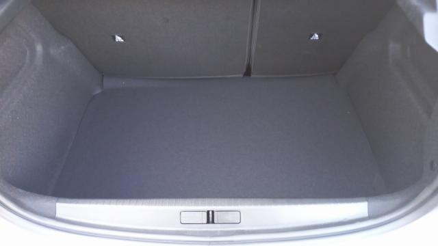 Peugeot 208 image 8