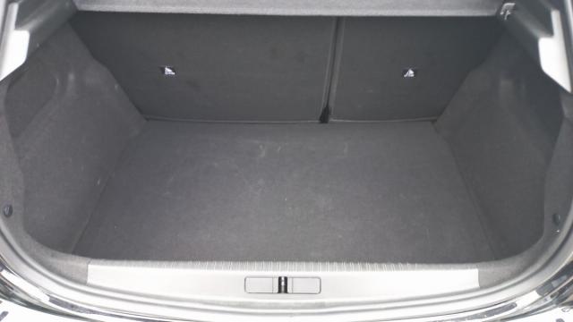 Peugeot 208 image 6