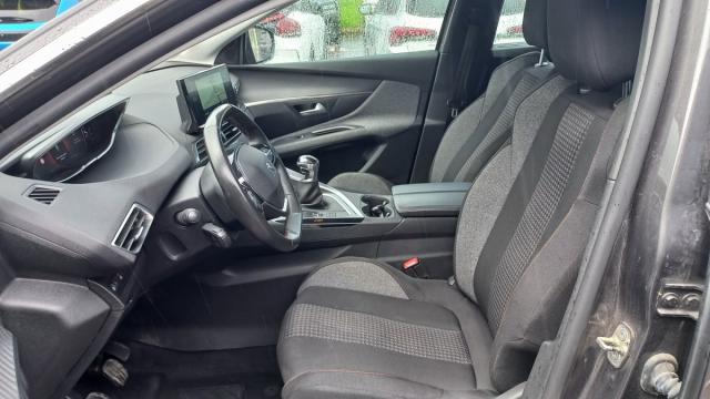 Peugeot 5008 image 2