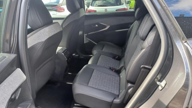 Peugeot 5008 image 1