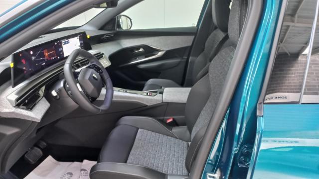 Peugeot 3008 image 2