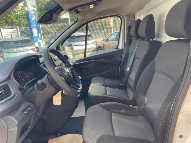Renault Trafic image 2