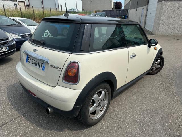 Mini Hatch image 1