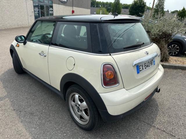 Mini Hatch image 3