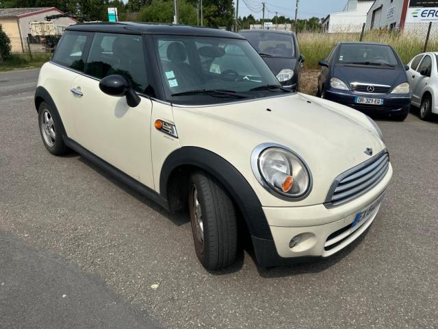 Mini Hatch image 4