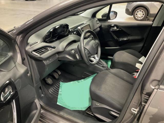 Peugeot 208 image 2