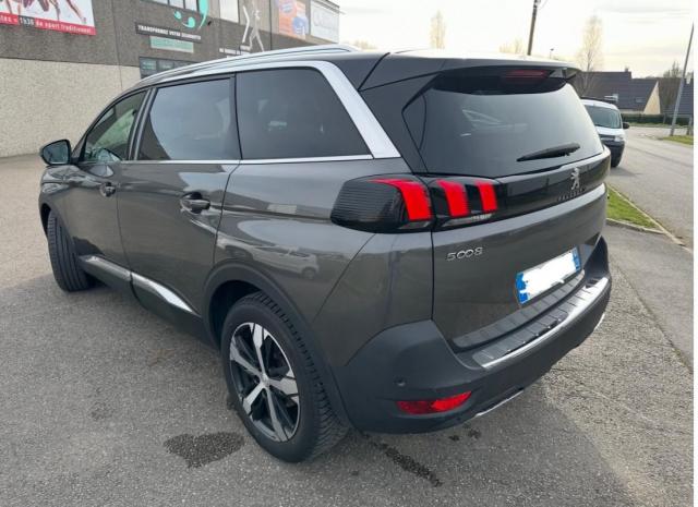 Peugeot 5008 image 6